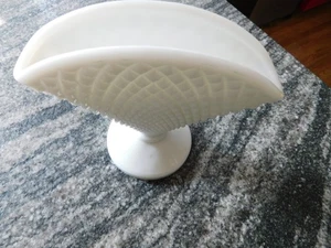 Vintage Westmoreland English Hobnail Diamond Point White Milk Glass Fan Vase - Picture 1 of 3