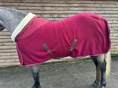 EQUIPRIDE Pferdeshow Fleecedecke mit Kunstfell ideal als Showdecke in 3 Farben 4 Fuß 9"" bis 7 Fuß 0"