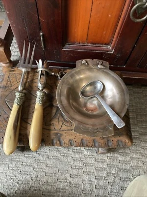 RARE ANCIEN SAUCIÈRE CANARD ESCARGOT  CUILLÈRE ET SERVICE GIGOT MÉTAL ARGENTÉ - Photo 1/4