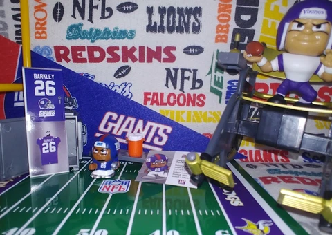 2020 NFL Teenymates Silver Series 9 NY Giants RB Saquon Barkley fig/locker Cover