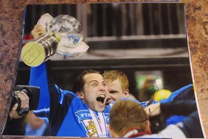 Tuomo Ruutu SIGNED 8x10 MATTE PHOTO TEAM FINLAND (A) - Picture 1 of 2