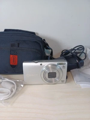 MACCHINA FOTOGRAFICA CANON POWERSHOT A4000 IS 16MP 8X ZOOM, CARICABATTERIA BORSA - Immagine 1 di 4