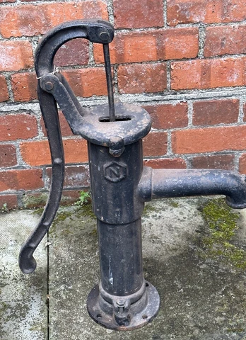 Vintage Cast Iron Decorative Hand Water Pump For Garden Cover