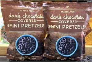 Paquete de 2 mini pretzels cubiertos de chocolate oscuro Trader Joe's - Imagen 1 de 4