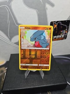 JCC Pokémon Gible Luz Prohibida 60/131 Holograma Inverso Común - Imagen 1 de 2