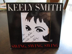 Keely Smith - Swings Basie Style mit Saiten - Concord Jazz CD FAST NEUWERTIG signiert $12,95 - Bild 1 von 3