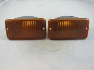 Pair of OEM 1997 1998 1999 2000 2001 -2006 Jeep Wrangler Front Parking Lights - Picture 1 of 8
