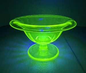 Vaseline Uranium Glass Yellow Footed Flared Compote Dish/Bowl 3.5"H GLOWS - Picture 1 of 11