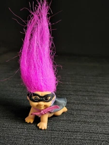 Russ Halloween Mask and Cape Green Hair 2" Troll Doll Baby Bandit - Foto 1 di 5