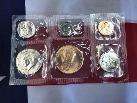 1991-D Official US Mint Souvenir Set as pictured Cover