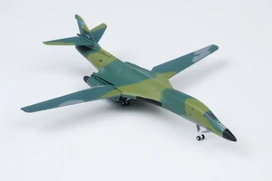 Dragon Models 1/400 B-1B Lancer Pride of South Dakota Low-Speed Configuration - Picture 1 of 2