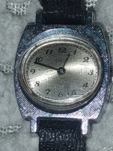Women's VTG Timex Watch Silver Tone Black Band - Picture 1 of 4