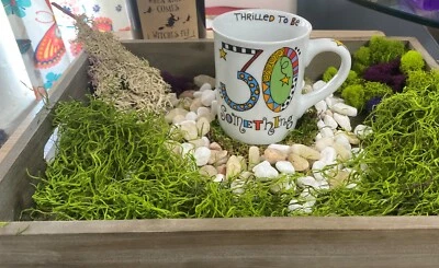 Taza Thrilled to be 30 Something, Lorrie Veasey, Our Name is Mud. Foto 1 de 4