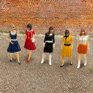 Figuras de mujeres jóvenes FG29 años 60 sin pintar escala N - Imagen 1 de 7