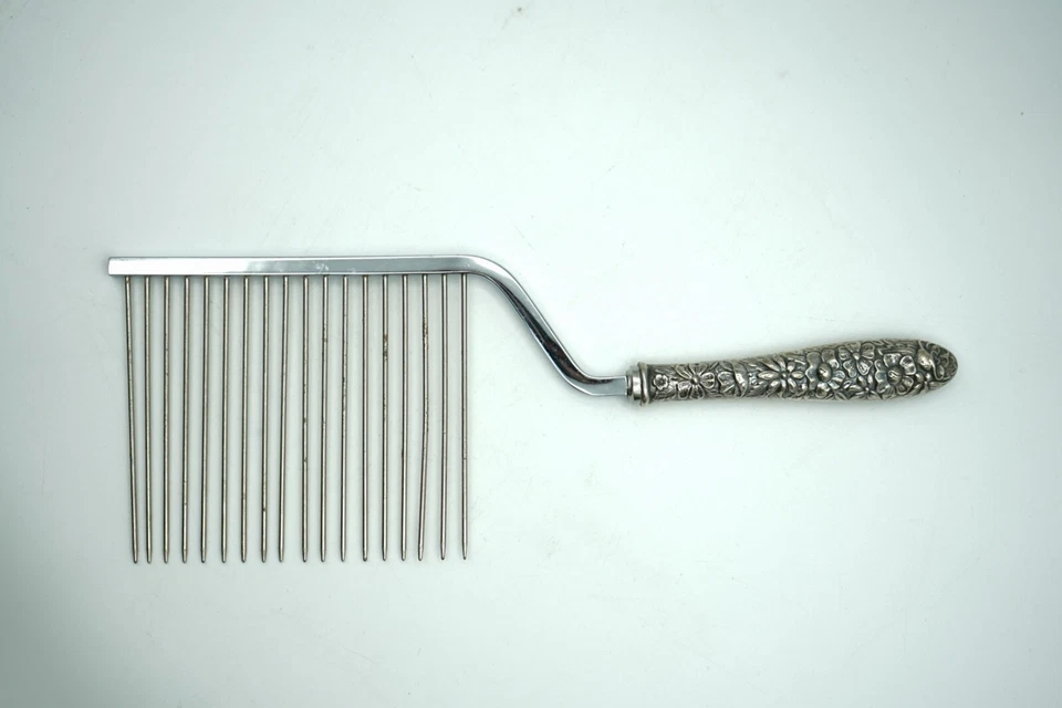 Vintage Sterling Silver Handle Cake Breaker with Floral Repousse Handle - Image 1 of 2