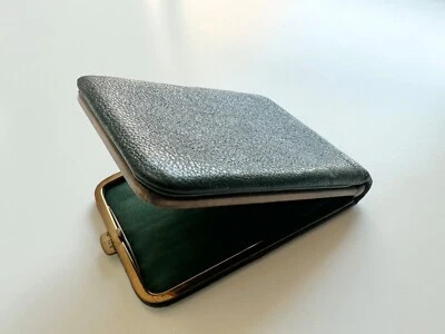 Tarjetero antiguo de cuero verde Foto 1 de 3