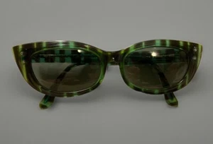 MCM 1950/60’s Cats Eye Green Tint Sunglasses - Green Frame W/Black Tiger Stripes - Picture 1 of 11
