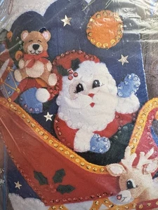 Design Works 5062 Filzstrumpf-Set ~ "Weihnachtsmann Spielzeugschlitten" ~ NEU versiegelt - Bild 1 von 7