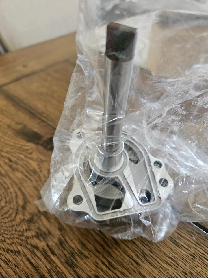 SUZUKI OEM 16400-24F01 HAYABUSA GSX 1300 R BOMBA DE ÓLEO DO MOTOR NOVO Japão - Imagem 1 de 4