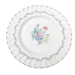 Royal Doulton The Chelsea Rose Bone China Luncheon Plates 9” diameter - Picture 1 of 5