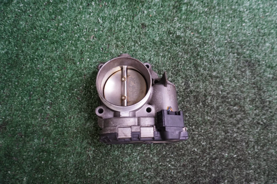 Volvo S60 2012 2,5 L carrocería del acelerador fabricante original 136 k millas Foto 1 de 3