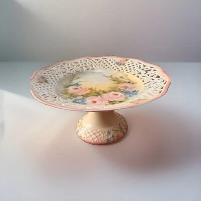 Prato de servir com pedestal. Pintado à mão e suspirando por DI HOGGAN. - Imagem 1 de 4