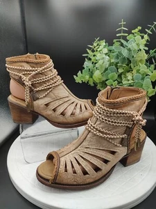 Corral Women's Size 7.5 Bone Urban Cowhide Leather Bootie Sandals Distressed EUC - Picture 1 of 12