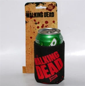 WALKING DEAD AMC Zombie Horror Serie de TV Cerveza Soda CAN KOOZIE SOPORTE REFRIGERADOR Nuevo - Imagen 1 de 1