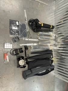 Lowel Omni + Tota Light Photography Portable Studio Lighting Kit w/Umbrella - Picture 1 of 17