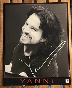Welt ohne Grenzen Yanni SIGNIERTES 8” X 10” Foto, mit Werbeheft Set - Bild 1 von 11