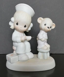 1981 Enesco Jonathan Precious Moments LOVE BEARETH ALL THINGS Krankenschwester Nadelbär - Bild 1 von 3