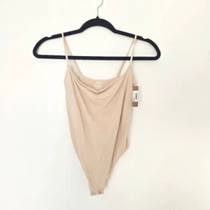 Body Skims Fits Everybody Cami para mujer mediano beige sin mangas elástico - Imagen 1 de 6