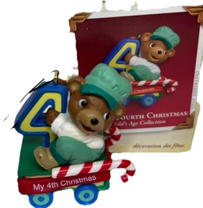 Vintage My 4th Christmas Hallmark Karten Teddybär Andenken Ornament 2005 Sammlerstück - Bild 1 von 7