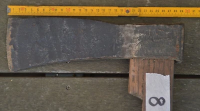 Ancienne hache d'abattage forgée à la main - Photo 1/4