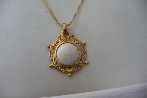 OFF WHITE CIONDOLO EXPRESS DESIGN TONO ORO con PIETRA BIANCA con CATENA #523A COLLANA 8"L