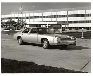 FUTURE PHOTO (1977) GM EXPERIMENTAL SAFETY VEHICLE (Caption) (Future Report* - Picture 1 of 2