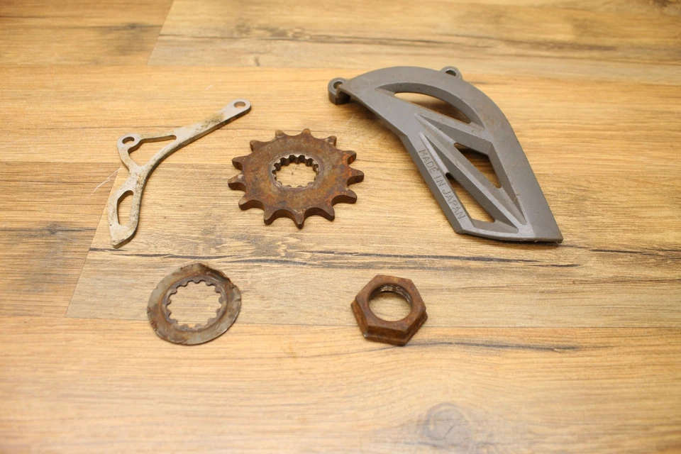 Yamaha YZ450 YZ 450 F 2007 07 piñón con protector interior y exterior con tuerca Foto 1 de 4