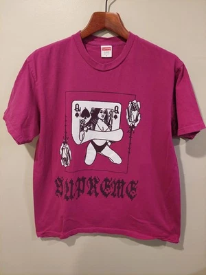 Camiseta Masculina Supreme Queen of Hearts Tamanho M - Magenta - Streetwear - Imagem 1 de 4