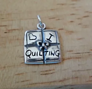 Sterling Silber 16x12mm sagt ich liebe Quilten Quilt Block Fat Quarters Nähen Charm - Bild 1 von 4