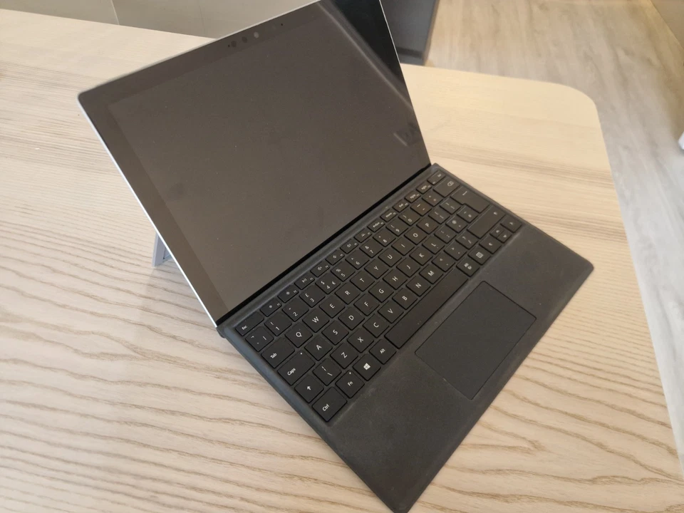 Microsoft Surface Pro 7 Intel Core i5-1035G4 8GB RAM 256GB Silver Windows 11 - Image 1 of 4