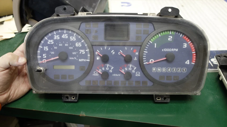 Hino Speedometer Cluster 83800-e0391 - image 1 of 4