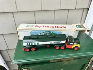 New, Vintage 1984 Hess Fuel Oil Gasoline Tanker Truck Bank With Original Box,nos - Picture 1 of 9
