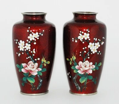 Fino par de jarrones cloisonne translúcidos japoneses del taller Sato Foto 1 de 4