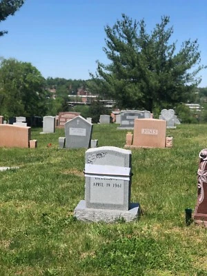 LOTE DE ENTIERRO O CRIPTA EN VENTA EN MARYLAND!!! ¡Ataúd incluido! Foto 1 de 4