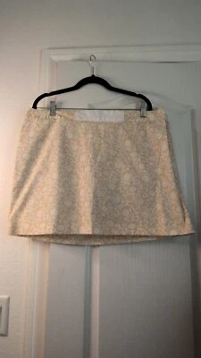 Pantalón corto de golf IZOD para mujer talla 8 tostado/blanco Foto 1 de 4