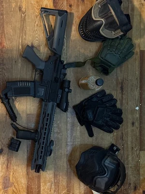 Airsoft Lot – Valken Tactical Battle Machine - With Attachments and Gear - Image 1 of 4