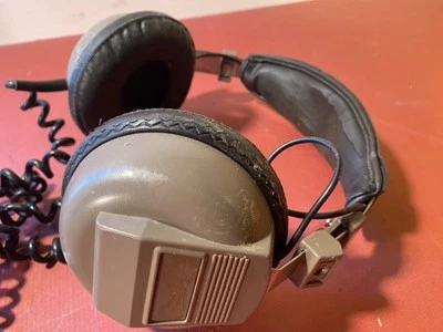 Auriculares con cable acolchados sobre la oreja Nova 40 de colección realistas Foto 1 de 4