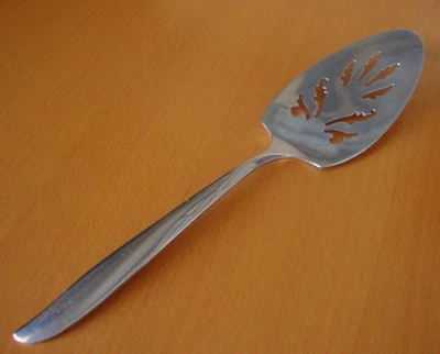 Vintage Duchess Stainless Steel Pierced Pie/Cake Server DCS2 - Image 1 of 4