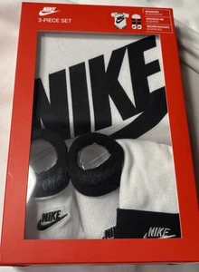 Nike Bebé Body Sombrero Botines Conjunto de 3 Piezas Blanco con Negro Talla 6-12 Meses $26 - Imagen 1 de 3
