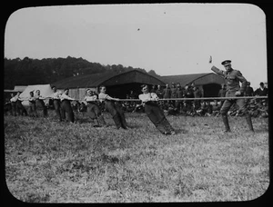 RAF / ARMY SPORTS DAY NO5 SQUADRON TAU O WAR CIRCA WW1 Magic Lantern Slide PHOTO - Bild 1 von 3